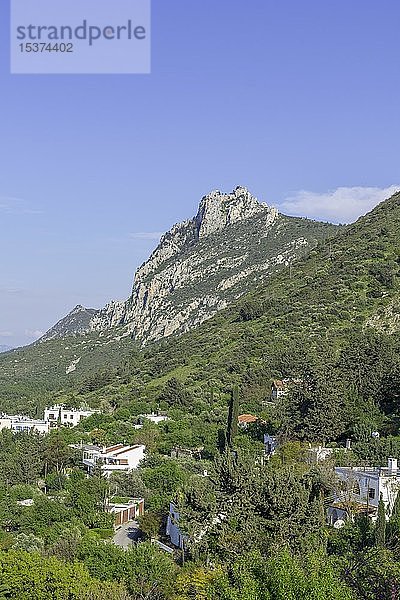 Blick auf die Burgruine St.Hilarion  Karaman  Bezirk Kyrenia  Türkische Republik Nordzypern  Zypern  Europa