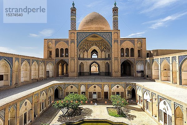 Innenhof  Agha Bozorg Moschee  Kashan  Provinz Isfahan  Iran  Asien