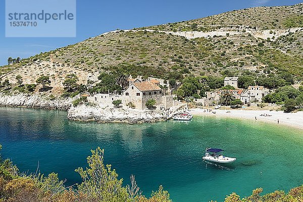 Bucht Dubovica  türkisfarbenes Wasser und Strand  Insel Hvar  Adriatisches Meer  Dalmatien  Kroatien  Europa