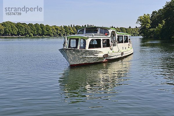 Touristenboot auf dem Maschsee  Hannover  Niedersachsen  Deutschland  Europa