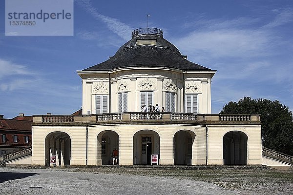 Seitenansicht von Schloss Solitude  Stuttgart-West  Stuttgart  Schwaben  Baden Württemberg  Deutschland  Europa