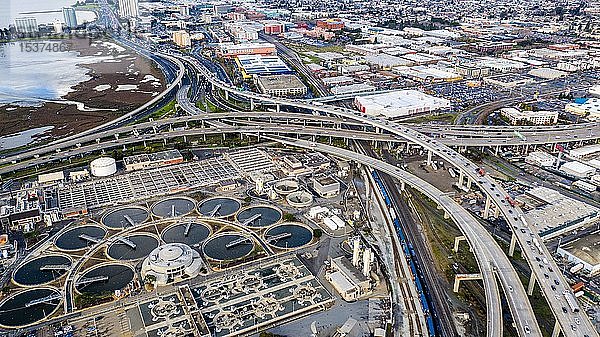 East Bay Municipal Utility District Wastewater Treatment Plant  MacArthur Labyrinth  Autobahnkreuz  Oakland  Kalifornien  USA  Nordamerika