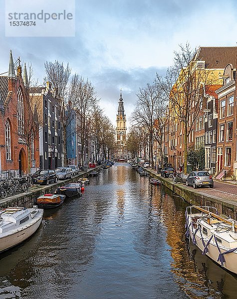 Zuiderkerk  Kirche  Gracht mit Booten  Groenburgwal  Amsterdam  Holland  Niederlande