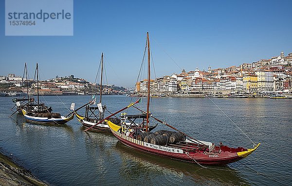 Rabelo-Boote  Portweinboote auf dem Rio Douro  Porto  Portugal  Europa