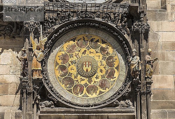Kalenderscheibe der astronomischen Uhr am Altstädter Rathaus  Altstadt  Prag  Böhmen  Tschechische Republik  Europa