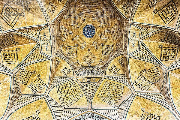 Islamisches Deckenmosaik  Masjed-e Djame oder Jameh-Moschee  Isfahan  Iran  Asien