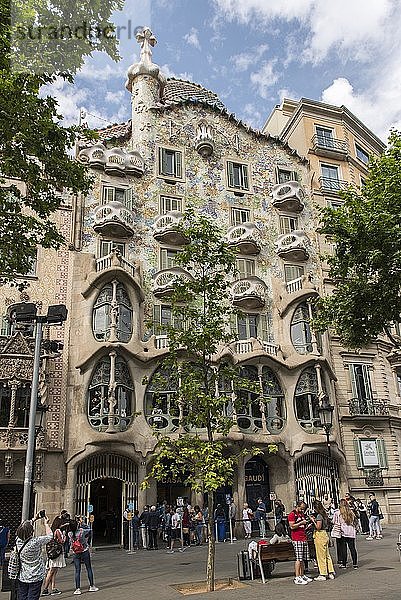Fassade der Casa Batlló von Antoni Gaudí  Passeig de Gràcia  Barcelona  Katalonien  Spanien  Europa