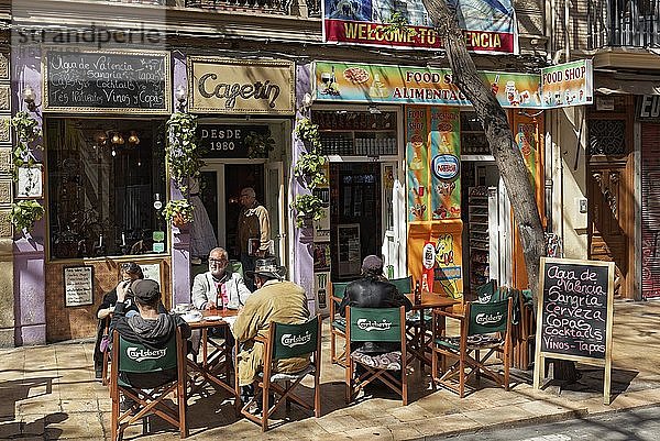 Straßencafé in der Altstadt  Place del Tossal  Carme-Viertel  Valencia  Spanien  Europa