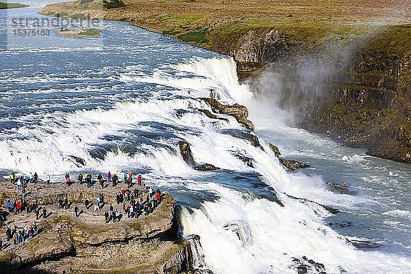 Gullfoss-Wasserfall im Sommer  Südisland  Island  Europa
