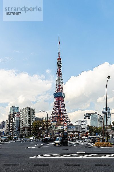 Kreuzung vor dem Tokyo Tower  Tokio  Japan  Asien