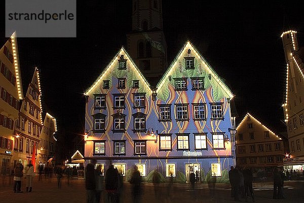 Fassaden mit eindrucksvoller Beleuchtung  am Marktplatz in Biberach an der Riss  Biberach  Oberschwaben  Baden-Württemberg  Deutschland  Europa