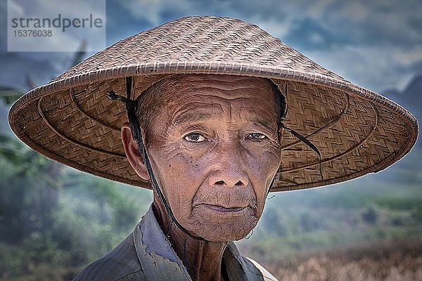 Indonesischer Reisbauer  Porträt  Zentral-Java  Indonesien  Asien