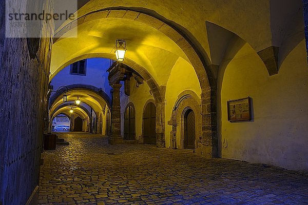 Historisches Gewölbe im Rathaus  in der Abenddämmerung  Rothenburg ob der Tauber  Mittelfranken  Franken  Bayern  Deutschland  Europa