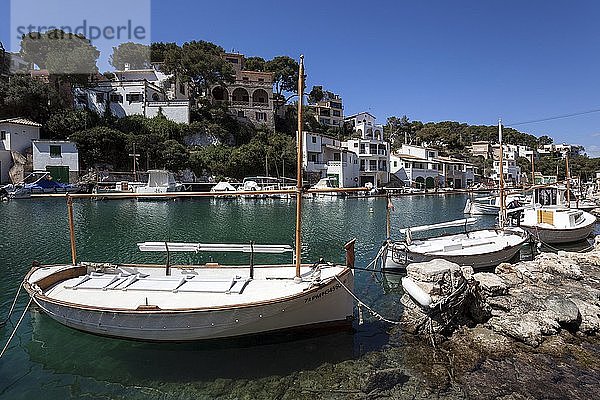 Fischerboote im Hafen von Cala Figuera  Mallorca  Balearische Inseln  Spanien  Europa