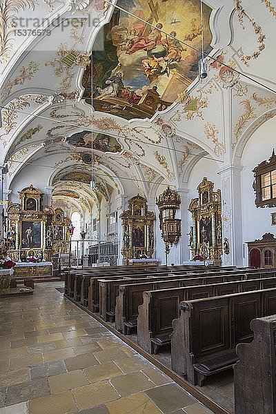 Innenraum  Decke mit Fresken  Innenraum  Klosterkirche St. Johann Baptist  Beyharting bei Tuntenhausen  Oberbayern  Bayern  Deutschland  Europa