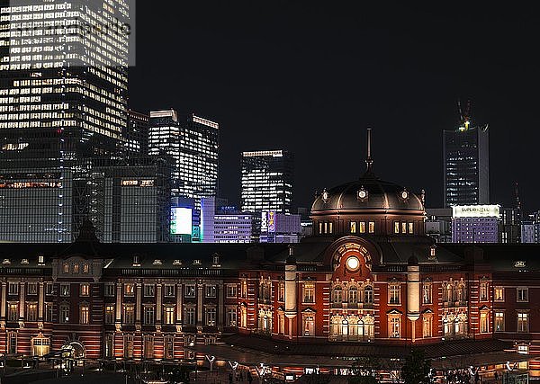 Bahnhof Tokio bei Nacht  Hauptbahnhof  Geschäftsviertel Marunouchi  Tokio  Japan  Asien
