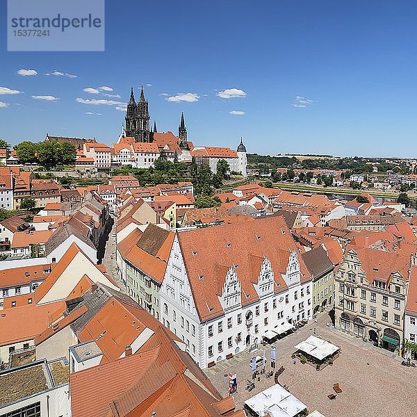 Blick über die Altstadt mit Marktplatz  Rathaus und Dom  Meißen  Sachsen  Deutschland  Europa