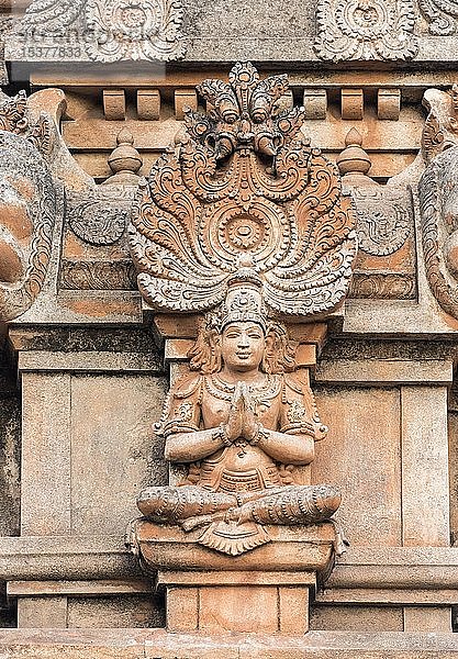 Gottheit  Ornament der FassadeSri-Krishna-Tempel  Hampi  Indien  Asien