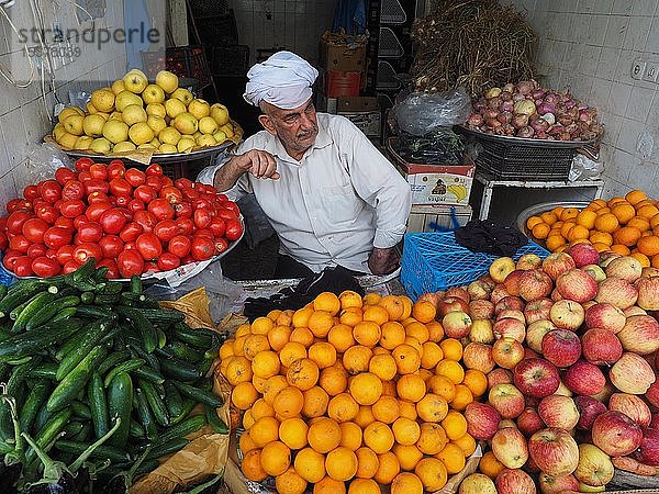 Verkäufer von Obst und Gemüse  Susa  Provinz Chuzestan  Iran  Asien