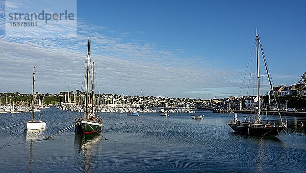 Camaret-sur-Mer  Halbinsel Crozon  der Hafen  Departement Finistere  Bretagne  Frankreich  Europa