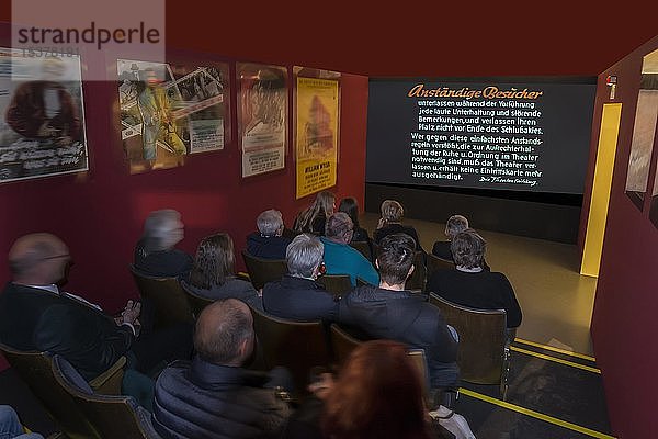 Filmvorführung in der Sonderausstellung  Großes Kino  Industriemuseum Lauf  Mittelfranken  Bayern  Deutschland  Europa
