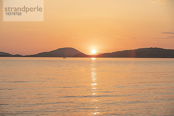 Szenische Ansicht des Meeres gegen den Himmel bei Sonnenuntergang auf Korfu  Griechenland