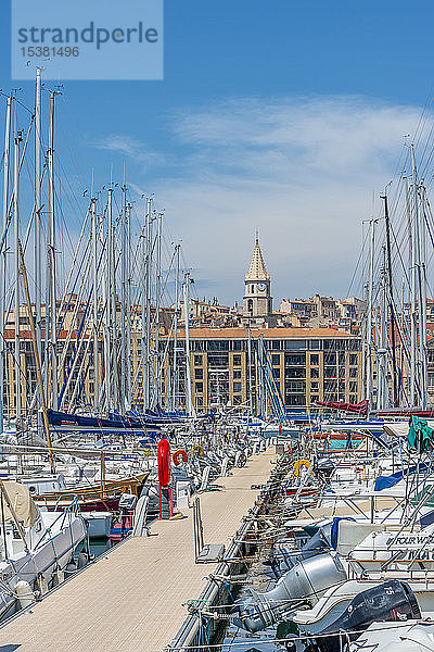 Frankreich  Provence-Alpes-Cote d'Azur  Marseille  alter Hafen  Mole und Segelyachten