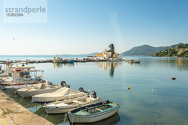 Boote vertäut im Yachthafen gegen den Himmel in Korfu  Griechenland