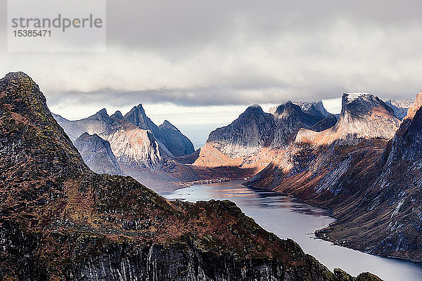 Norwegen  Lofoten  Reine  Blick von Reinebringen