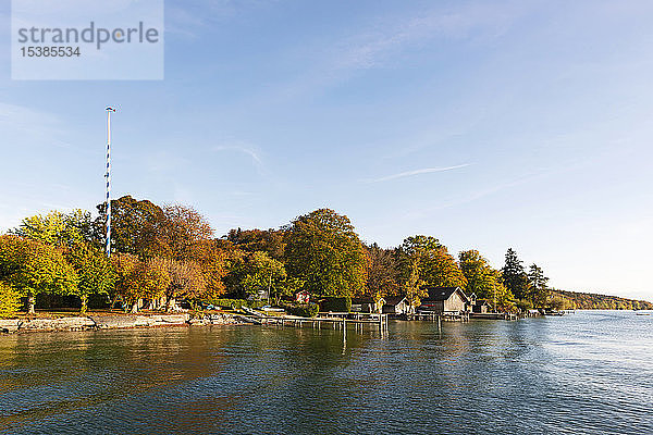 Deutschland  Bayern  Starnberger See  bei Ammerland  Fuenfseenland im Herbst