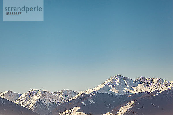 Österreich  Tirol  schneebedeckte Alpen bei Innsbruck