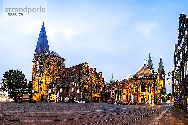 Deutschland  Bremen  Frauenkirche und Rathaus