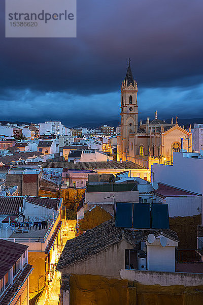 Spanien  Malaga  Parroquia San Pablo vor Sonnenaufgang im Zentrum von Malaga