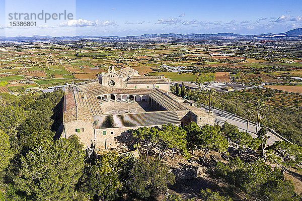 Spanien  Mallorca  Luftaufnahme über Santuari de Monti Sion