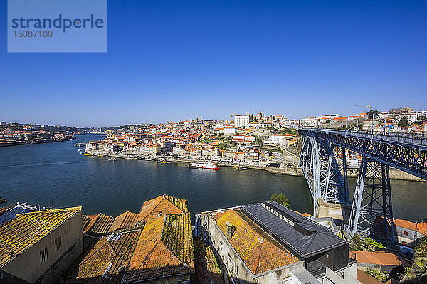Portugal  Porto  Stadtansicht  Douro-Fluss und Arrabida-Brücke