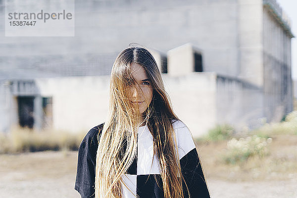 Spanien  Porträt eines Teenager-Mädchens