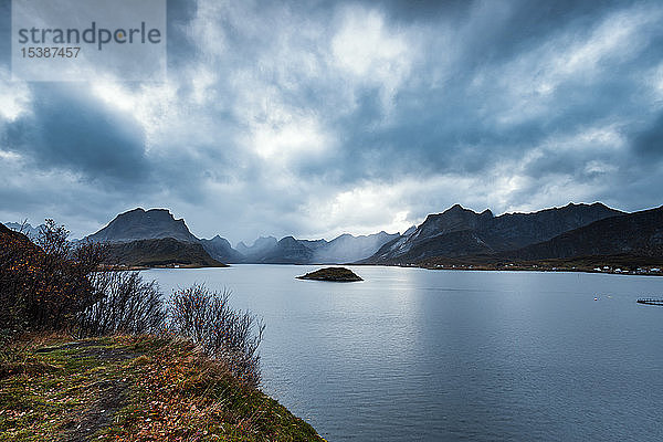 Norwegen  Lofoten  Küste und Meer