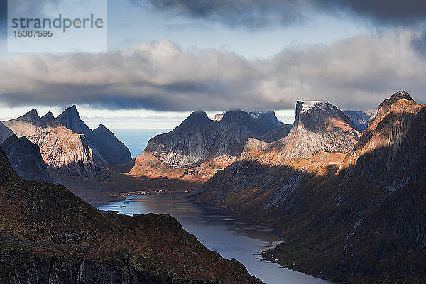 Norwegen  Lofoten  Reine  Blick von Reinebringen