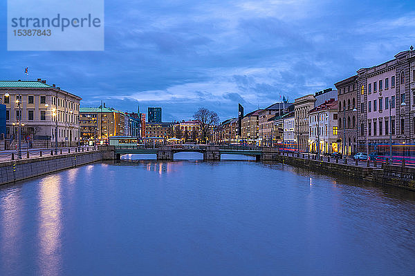 Schweden  Göteborg  historisches Stadtzentrum mit Tyska Bron und Brunnsparken im Hintergrund