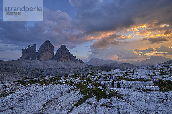 Italien  Sextner Dolomiten  Drei Zinnen bei Sonnenuntergang  Naturpark Drei Zinnen  Unesco-Weltnaturerbe