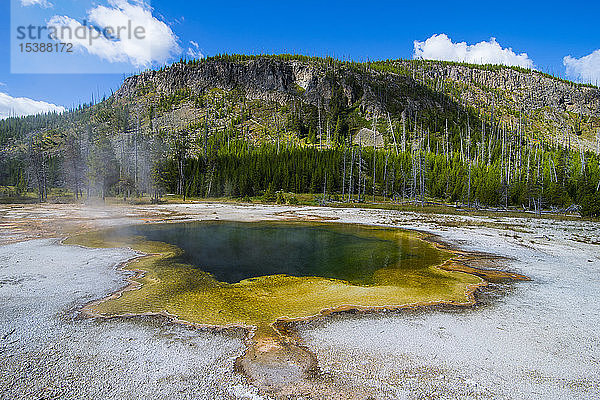 USA  Wyoming  Yellowstone-Nationalpark  Emerald Pool  Schwarzes Sandbecken