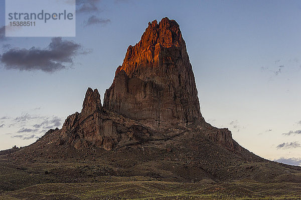 USA  Arizona  Monument Valley  Felsformation im Abendlicht