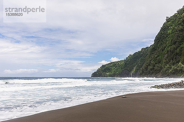 USA  Hawaii  Big Island  Waipio Valley  Waipi'o Black Sand Beach