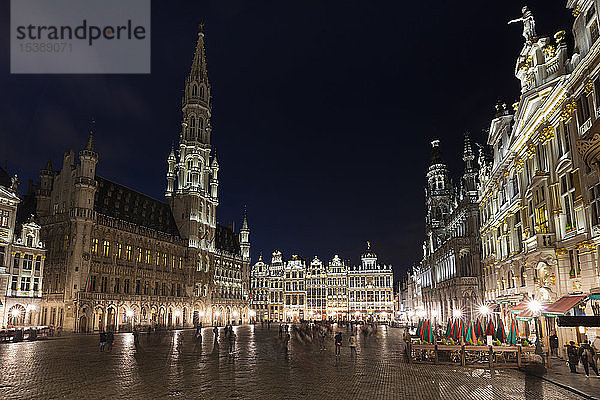 Belgien  Brüssel  Grand Place  Rathaus und Zunfthäuser bei Nacht