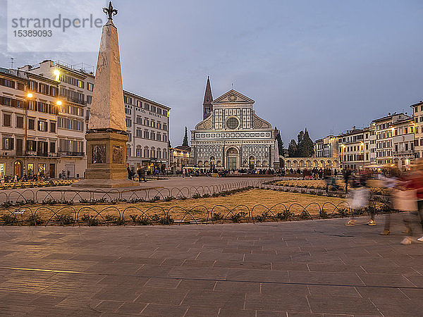 Italien  Toskana  Florenz  Santa Maria Novella  Piazza Santa Maria Novella am Abend