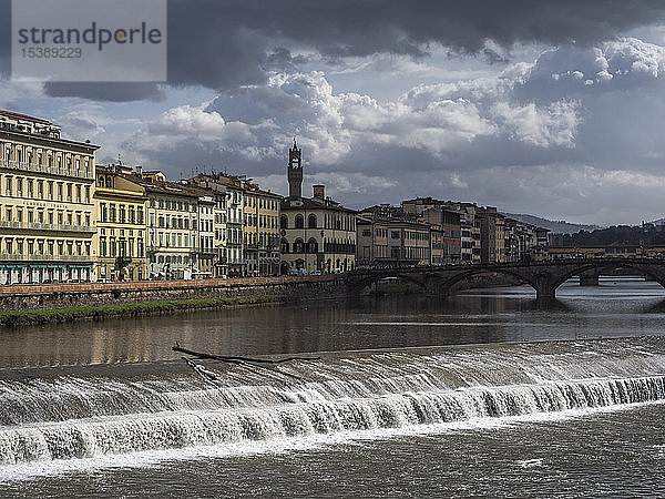 Italien  Toskana  Florenz  Ponte Santa Trinita und Ponte Vecchio