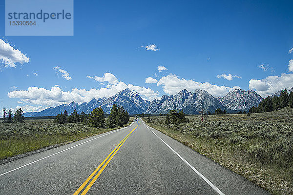 USA  Wyoming  Führende Straße im Teton-Gebiet im Grand Teton National Park