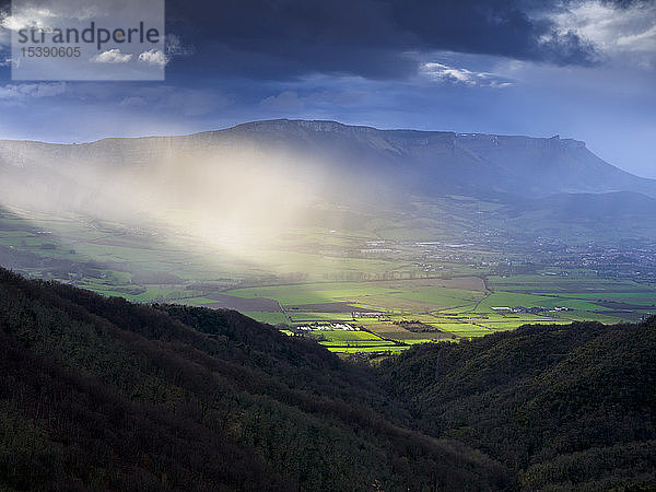 Spanien  Baskenland  Euskadi  Canyon del Nervion  stürmische Atmosphäre