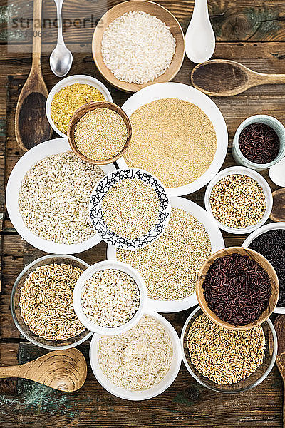 Getreidemischung: roter Reis  schwarzer Reis  Gerste  Amaranth  Quinoa  Reis  Bulgur  Dinkel  Hafer und Buchweizen