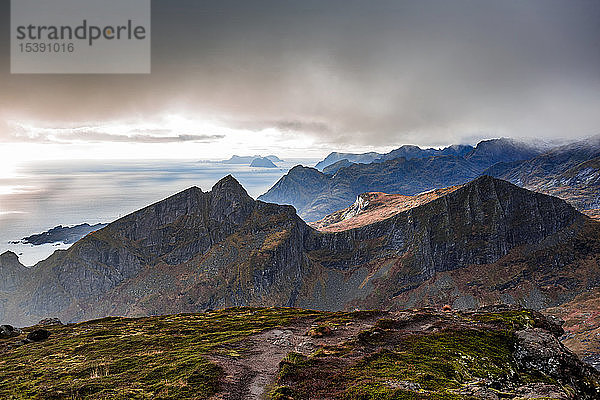 Norwegen  Lofoten  Reine  Blick von Reinebringen